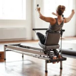 Estudio minimalista, luz natural y práctica